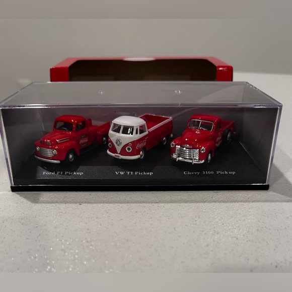 New Die-Cast Coca Cola Classic Pickup Set of Three - Motor City Classics - Picture 3 of 11